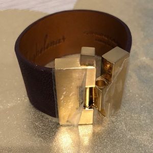 NWOT Leighelena Leather gold Buckle Bracelet